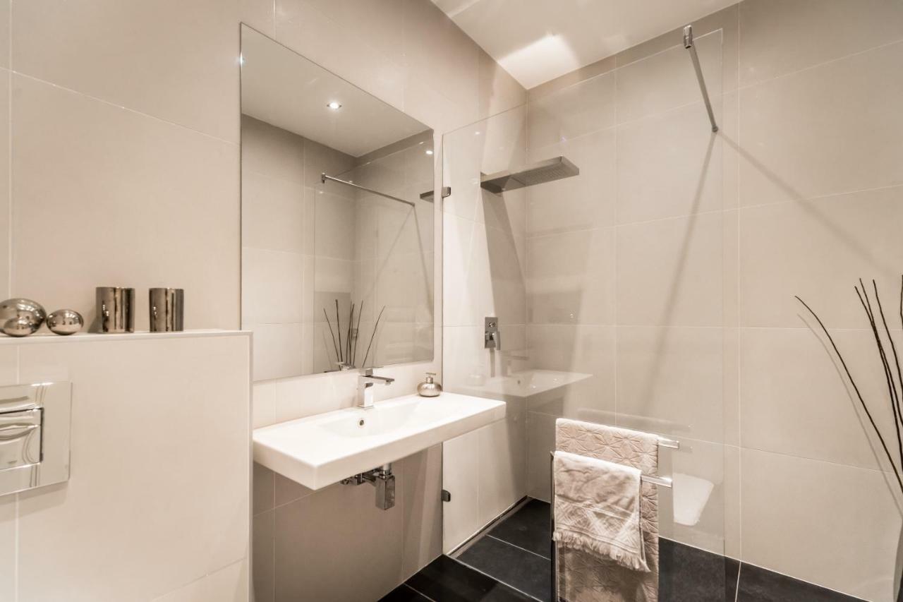Bpr Luxe De Noir Et Blanc Apartment