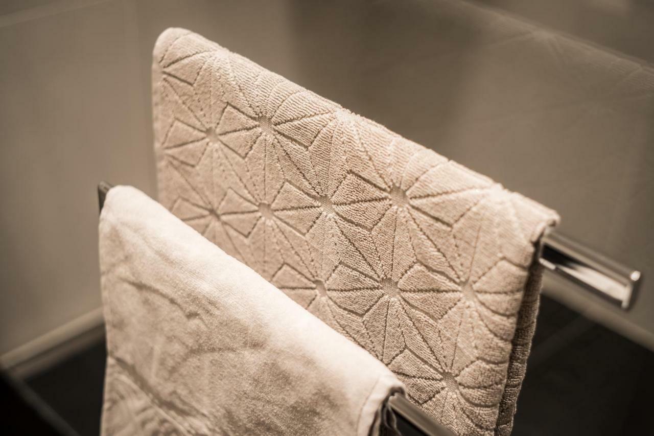 Bpr Luxe De Noir Et Blanc Apartment